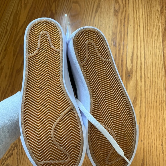 NIB Nike Blazer Low ‘77 size 4Y, Eur 36, Women’s 6 - Picture 4 of 5